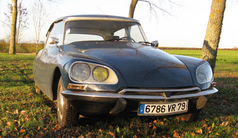 The Citroen DSuper 5 in the French countryside