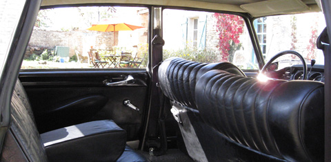 The Citroen DS 23ie's interior